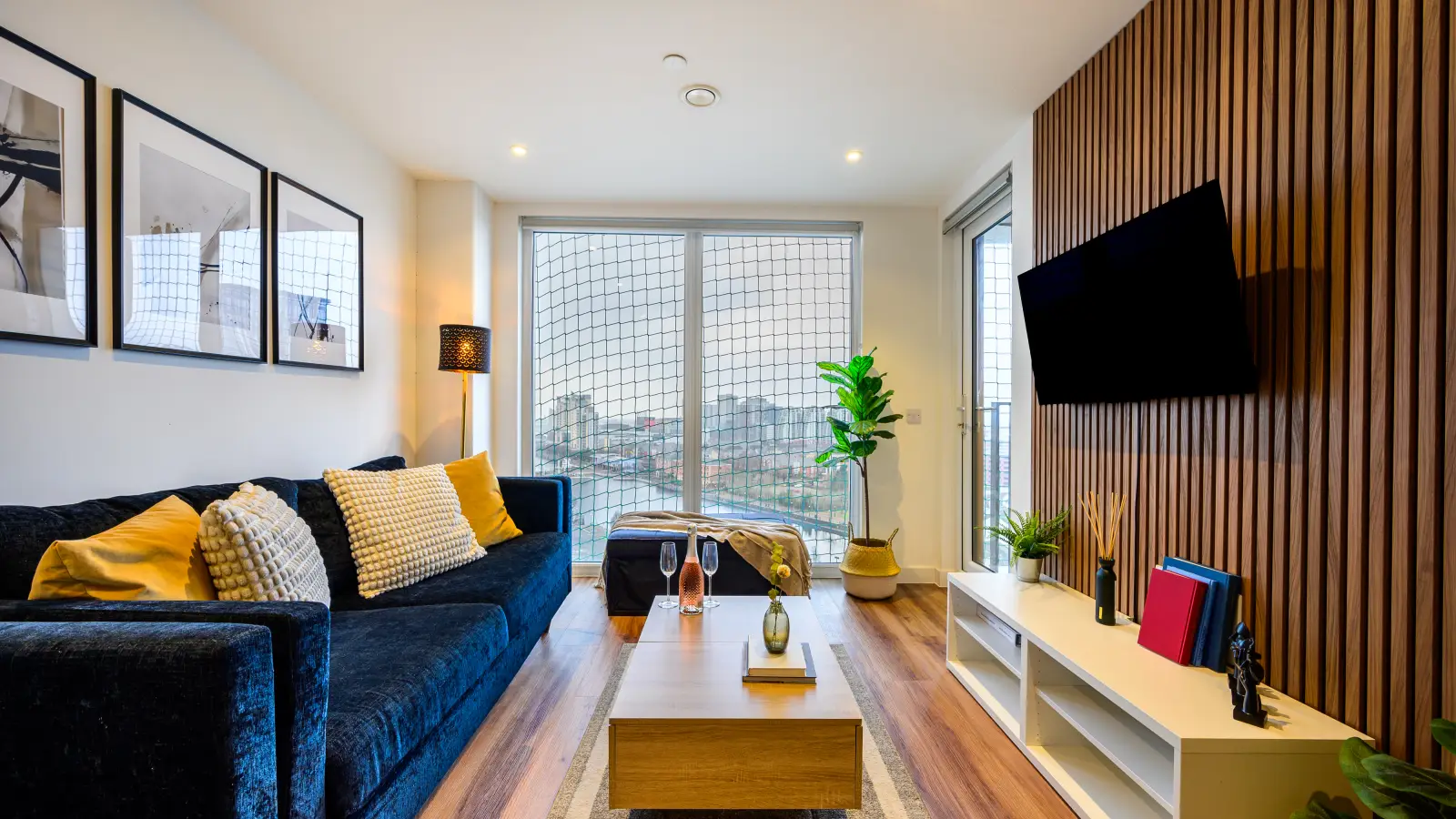 Flat Elmira Way in Salford