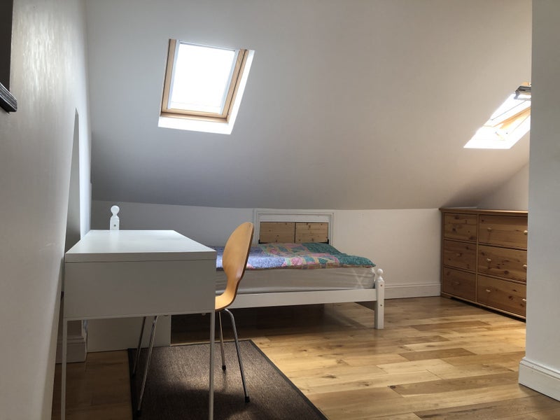 Room Benares Road in Greater London