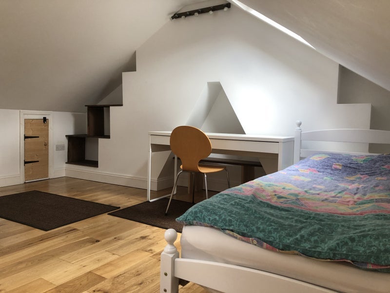 Room Benares Road in Greater London