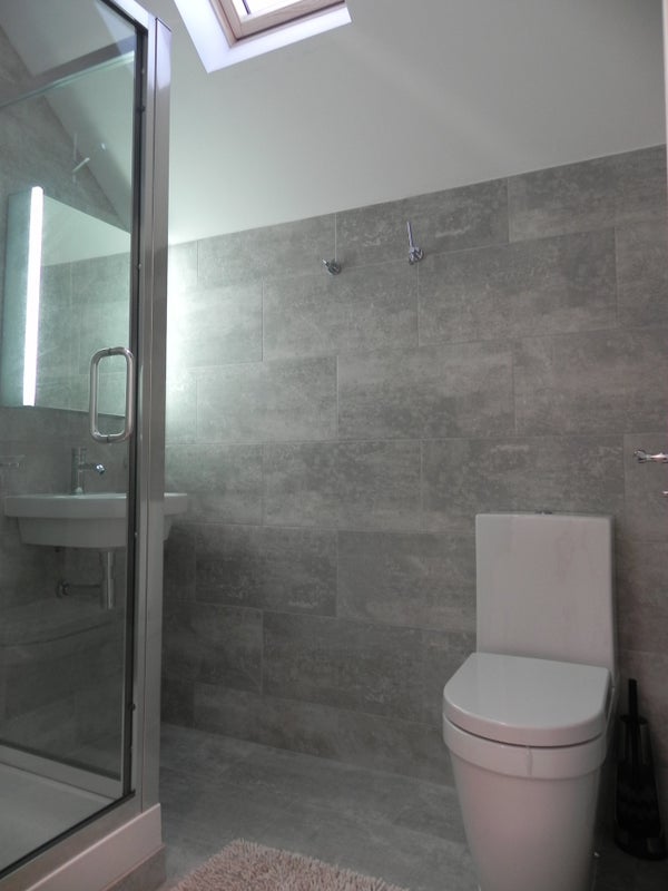 Room Benares Road in Greater London