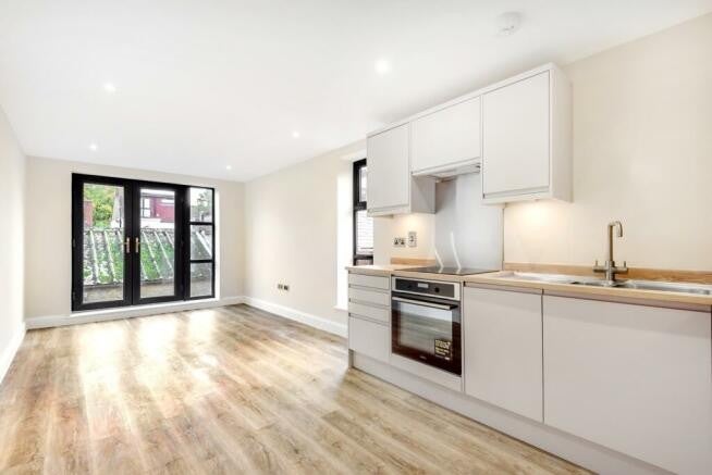 Flat South Road in Elmbridge