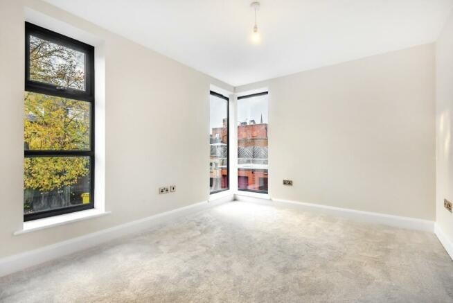 Flat South Road in Elmbridge