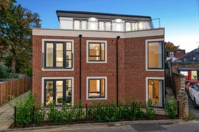 Flat South Road in Elmbridge