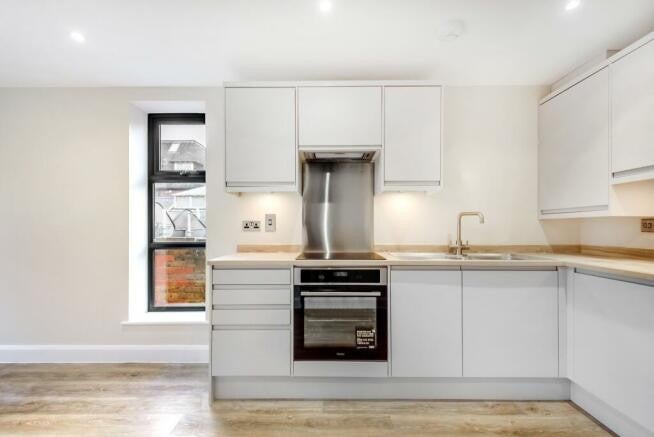 Flat South Road in Elmbridge
