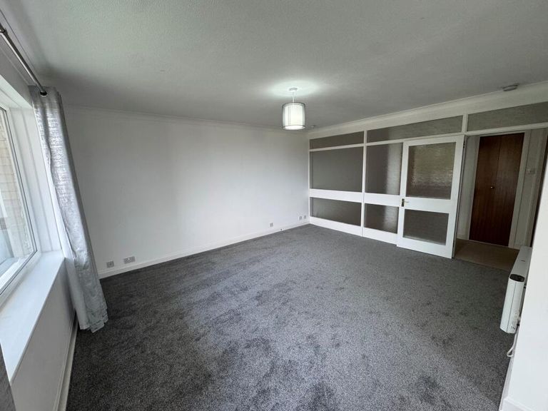 Flat Castleton Grove in Newton Mearns