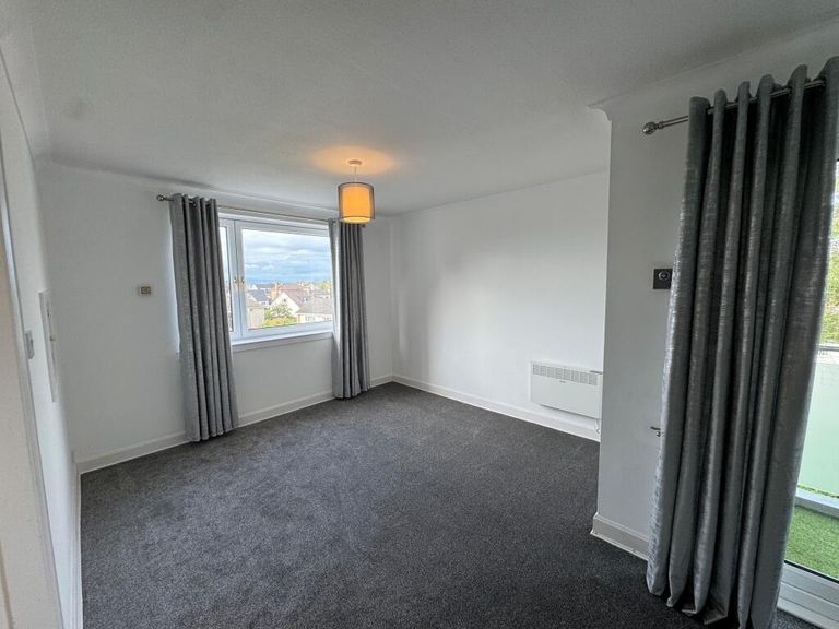 Flat Castleton Grove in Newton Mearns