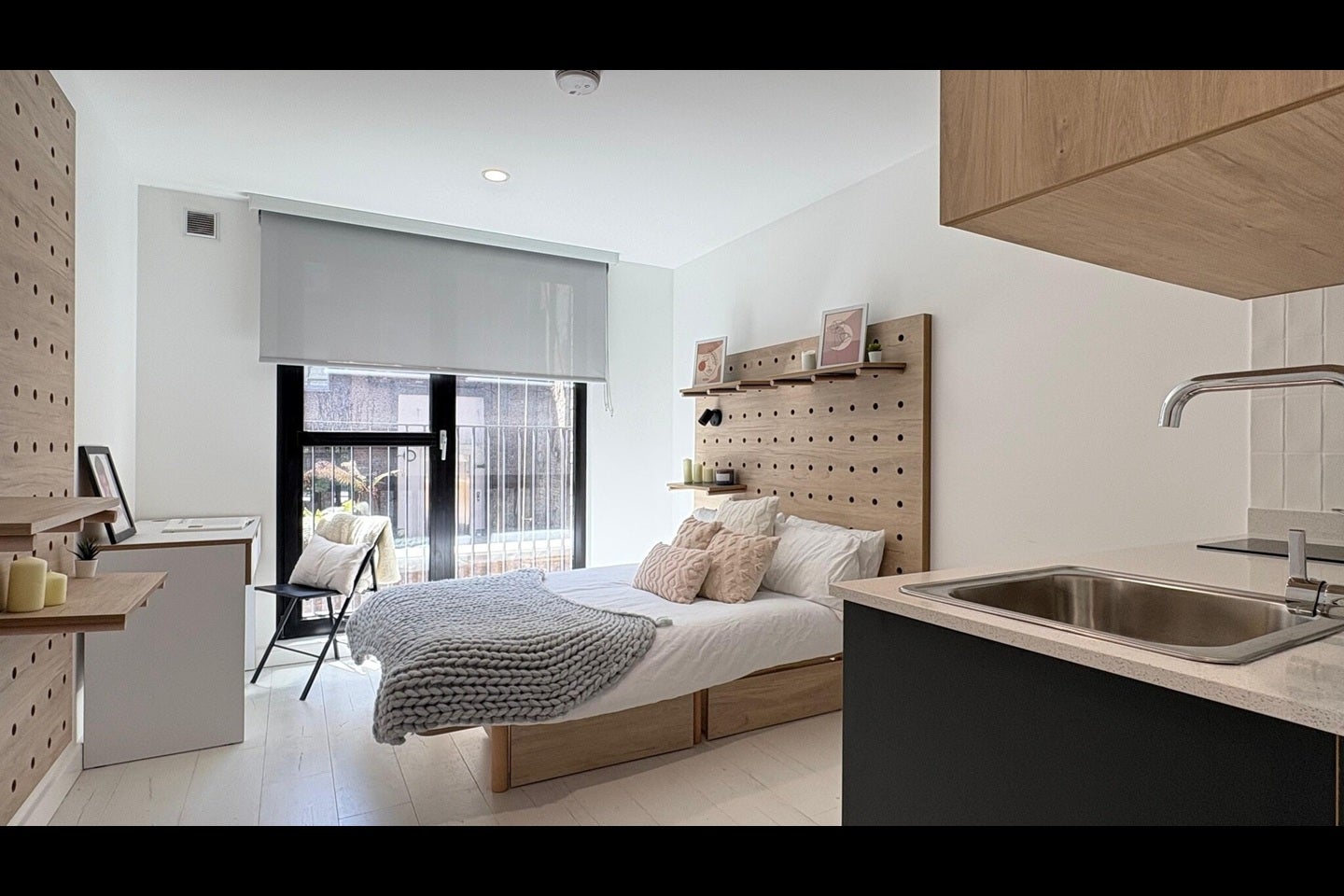 Flat Commercial Road in Greater London