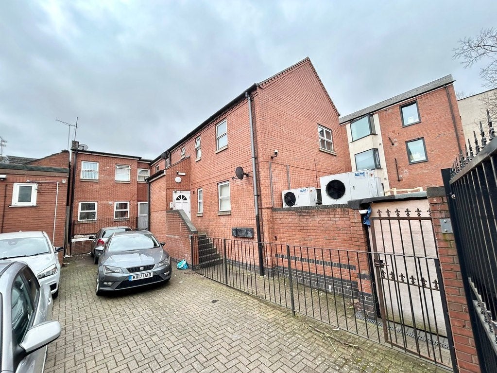 Flat Far Gosford Street in Coventry