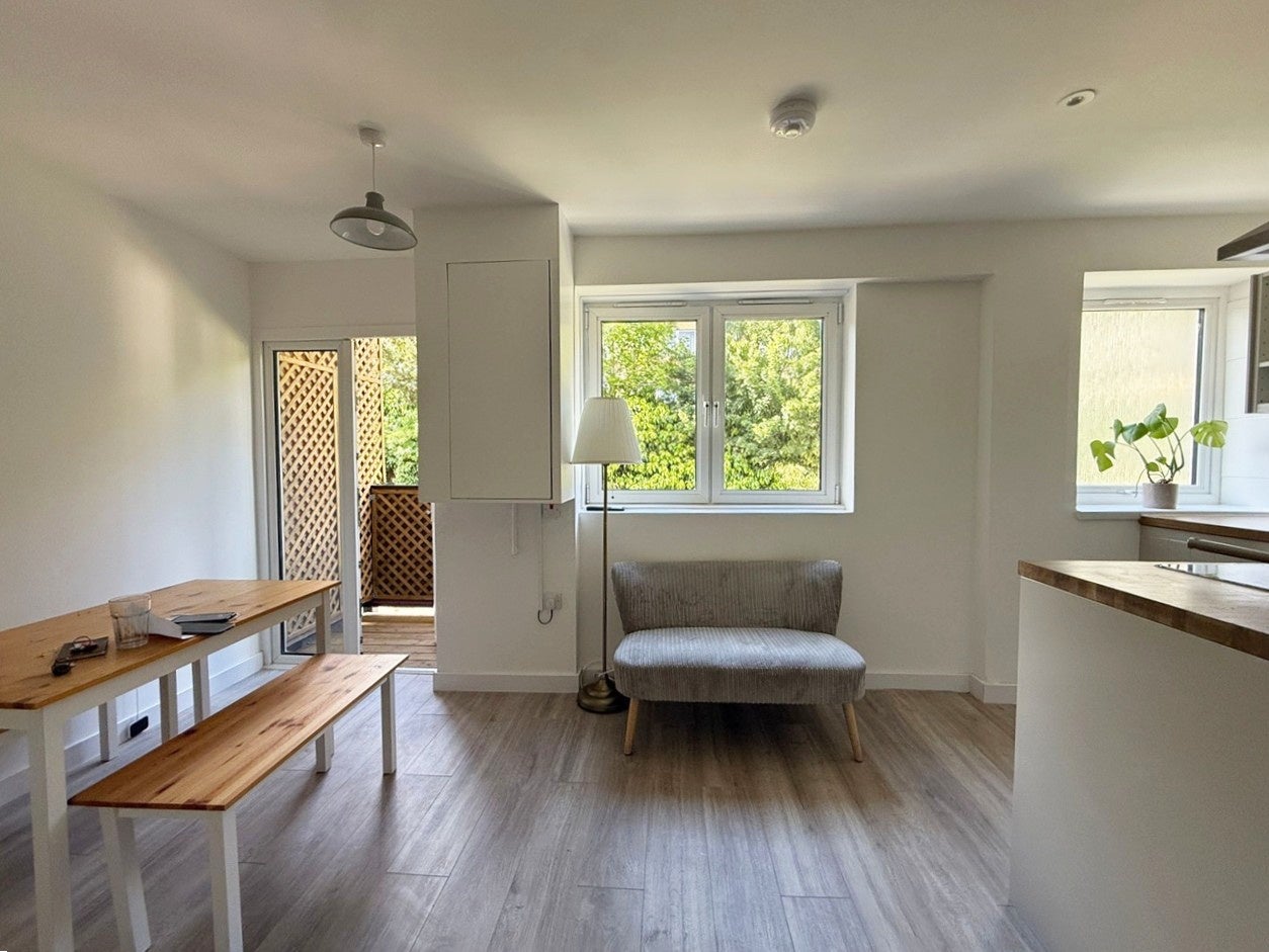 Flat Mellish Street in Greater London
