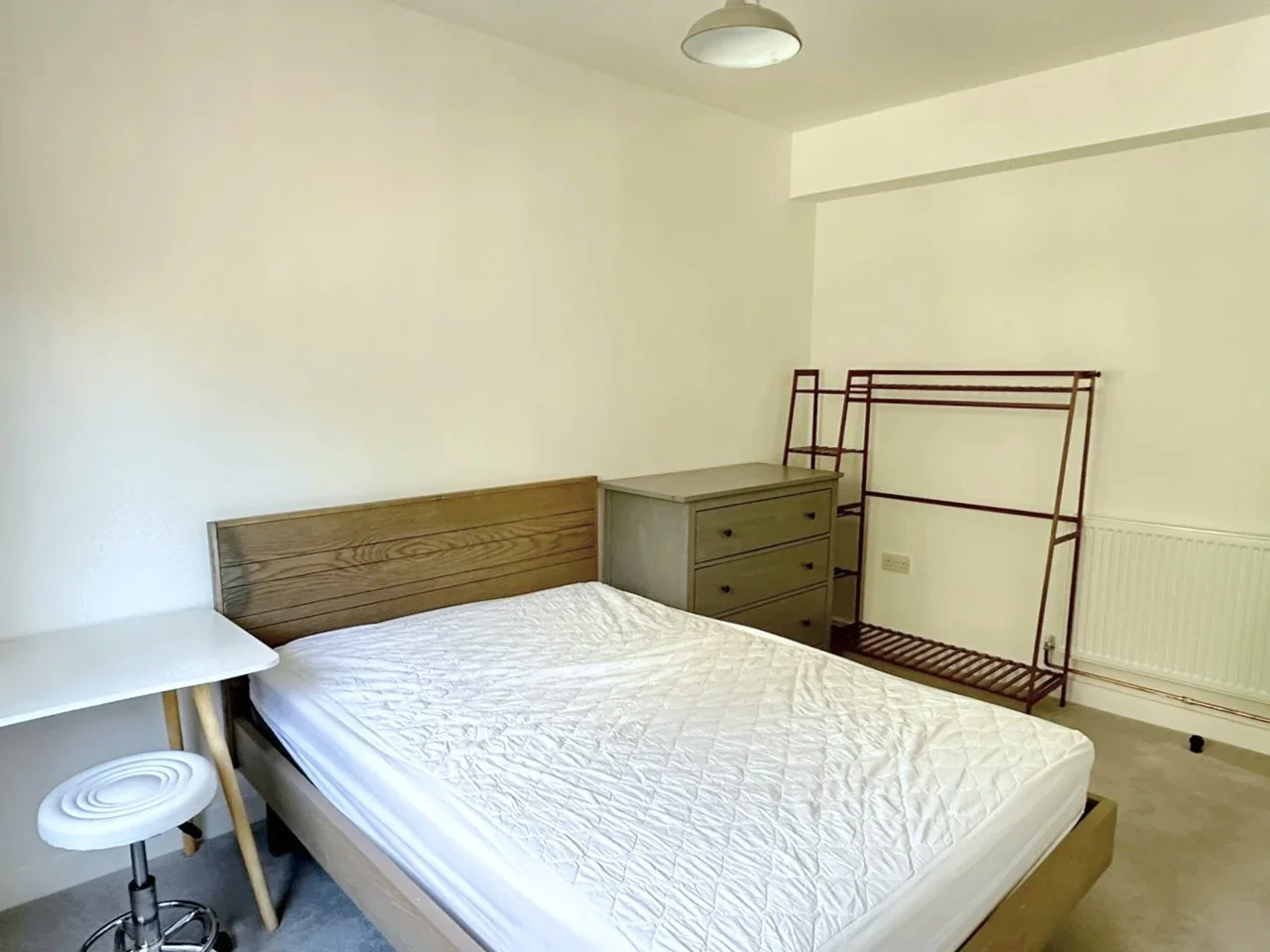 Flat Mellish Street in Greater London