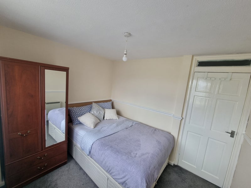 Room Walkinshaw Street in Glasgow