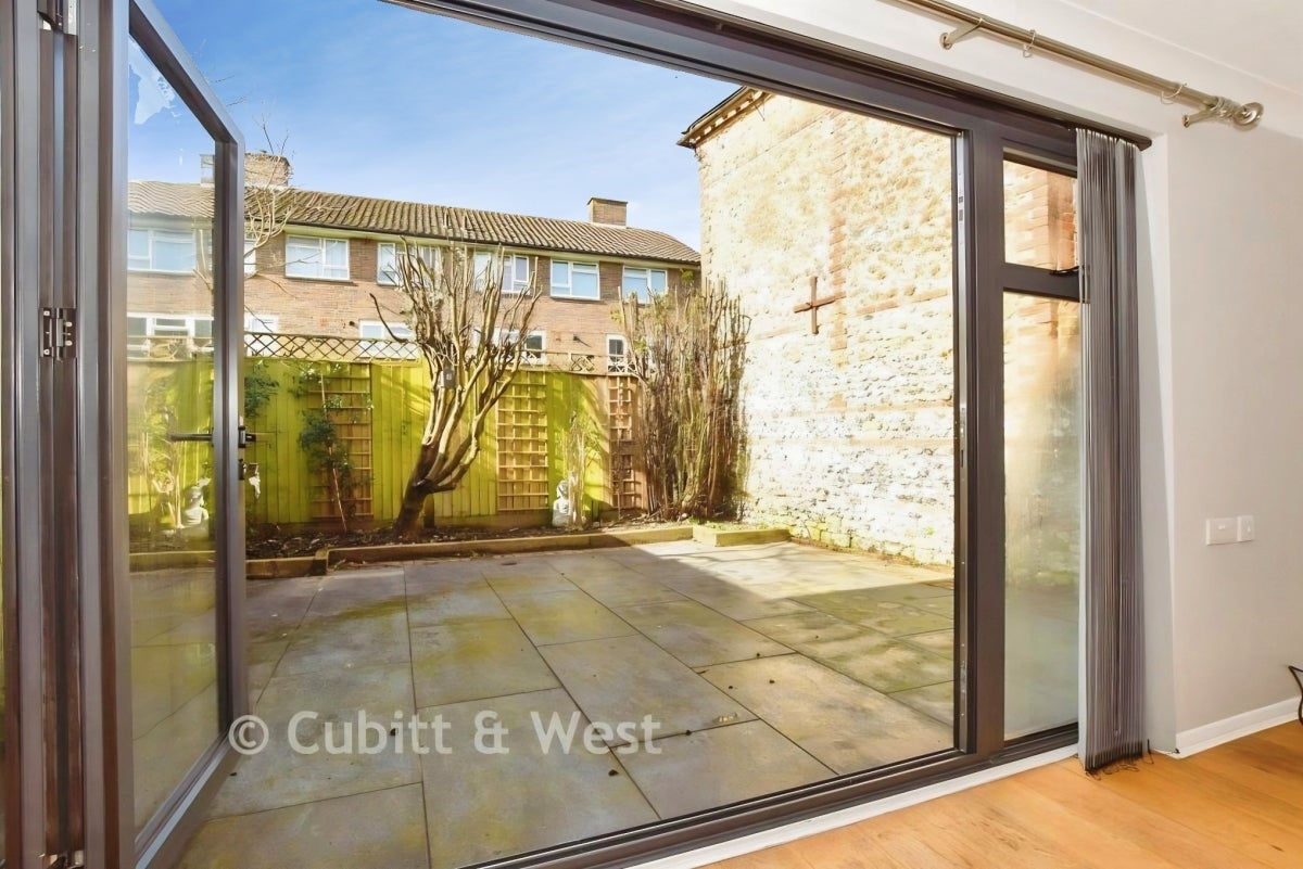 House Maude Close in Folkestone and Hythe District