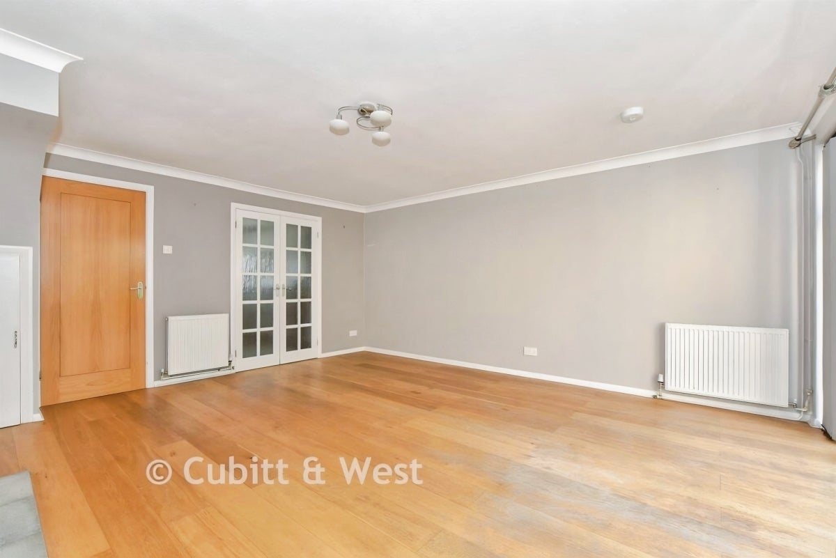 House Maude Close in Folkestone and Hythe District