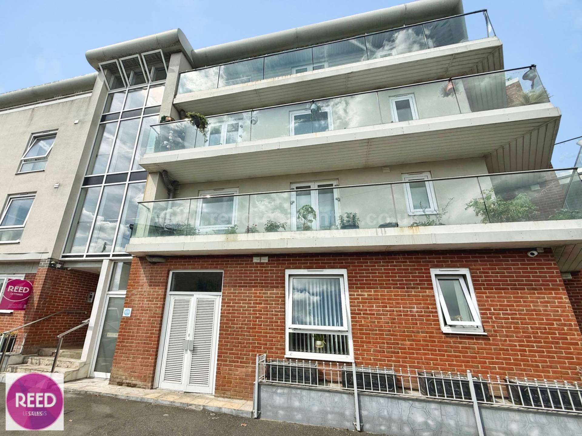 Flat Leigh Road in Southend-on-Sea