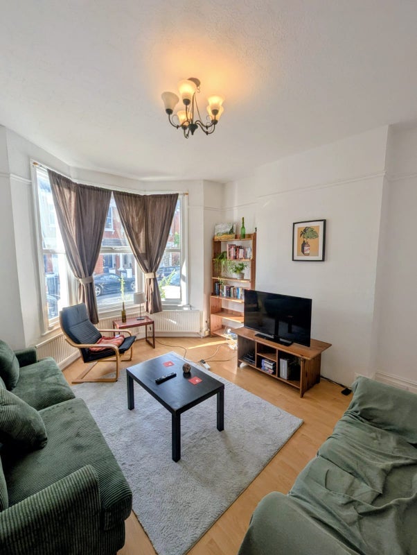 Room Fernside Road in Greater London
