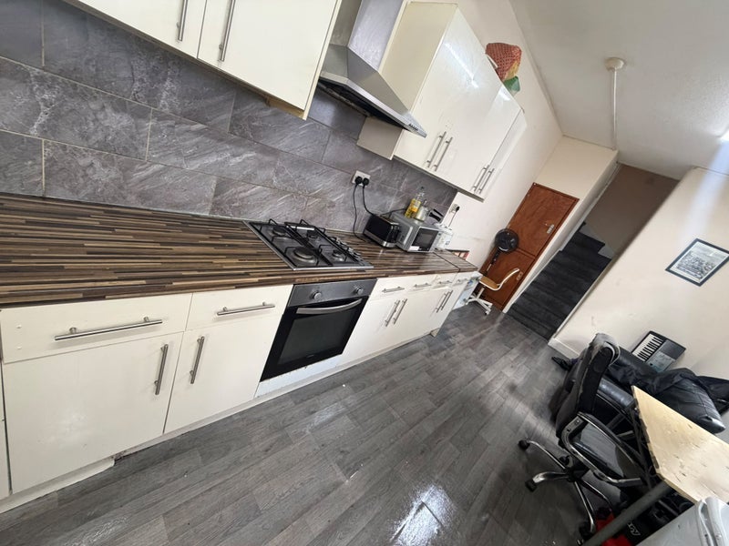 Room Romford Road in Greater London