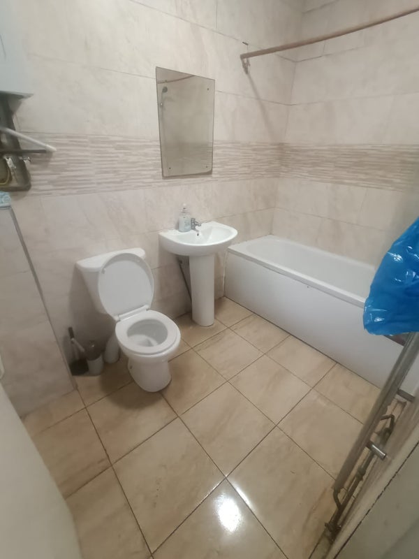 Room Romford Road in Greater London