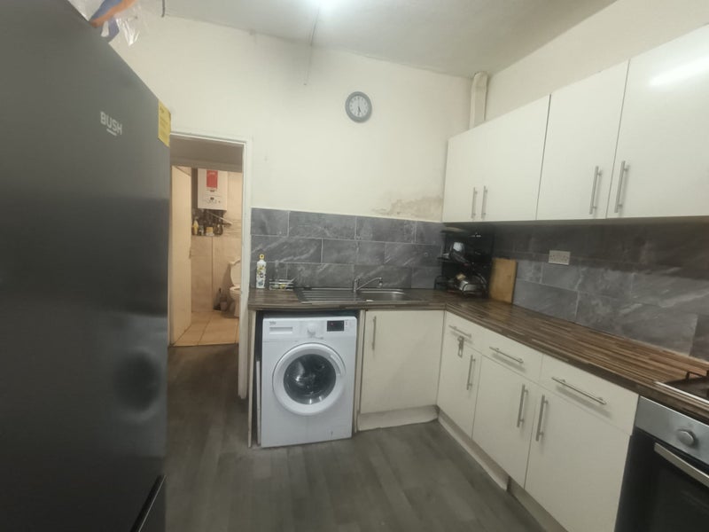 Room Romford Road in Greater London