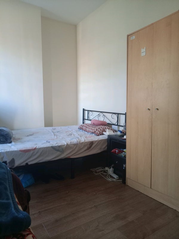 Room Romford Road in Greater London