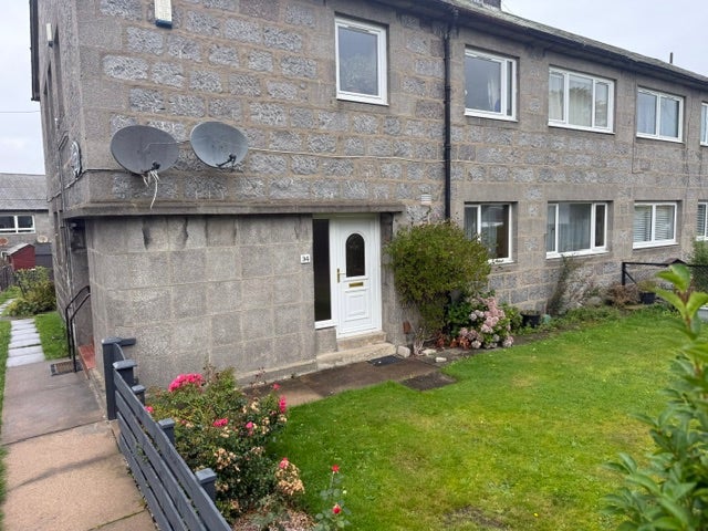 Flat Kincorth Place in Aberdeen City