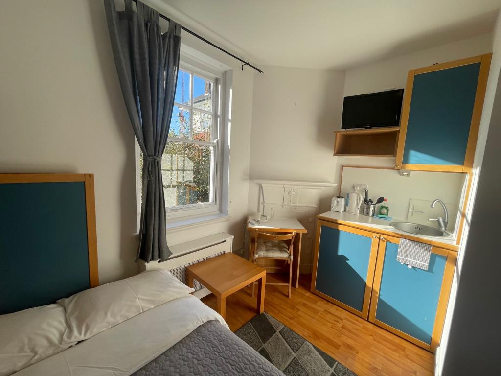 Flat Fulham Palace Road in Greater London