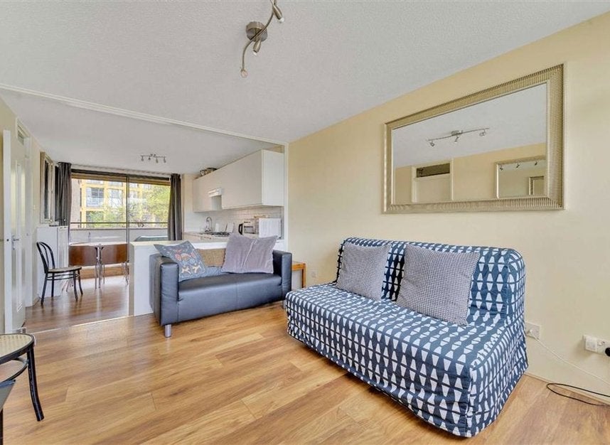 Flat Hopton Street in Greater London