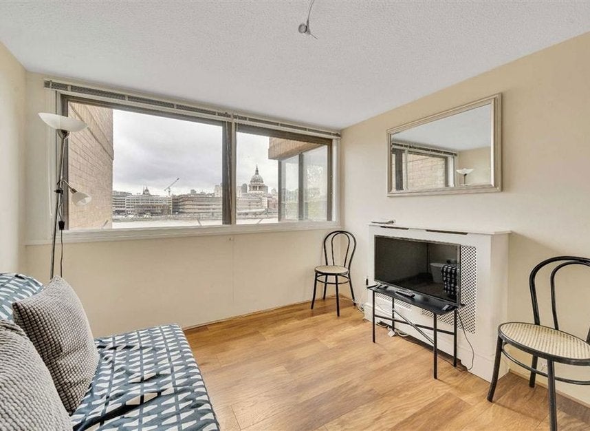 Flat Hopton Street in Greater London