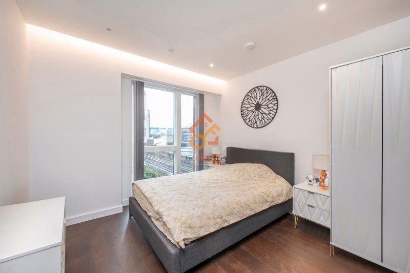 Flat Malthouse Road in Greater London