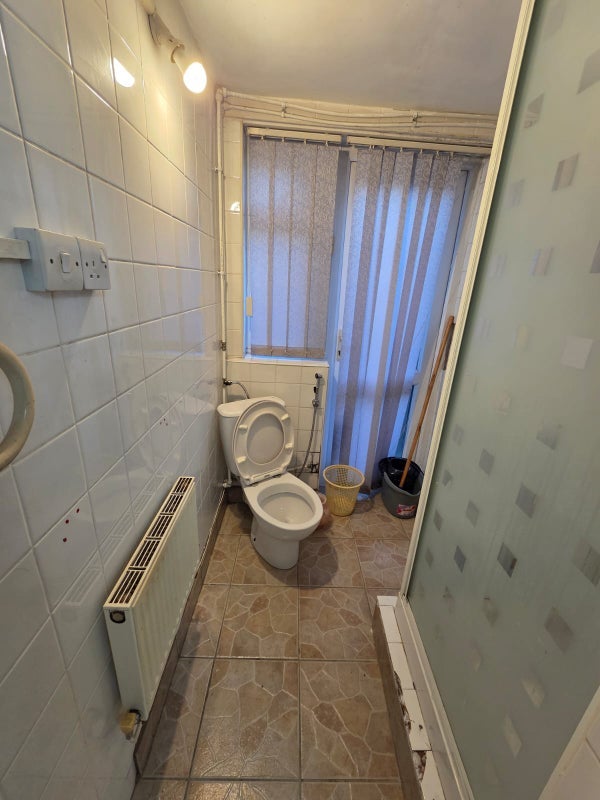 Room Kirkmanshulme Lane in Manchester