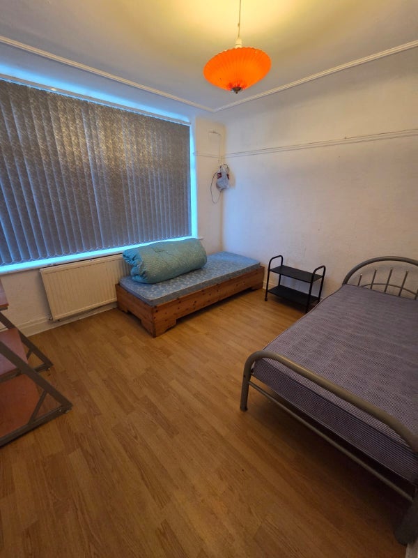 Room Kirkmanshulme Lane in Manchester