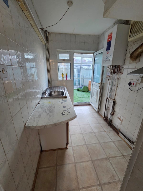 Room Kirkmanshulme Lane in Manchester