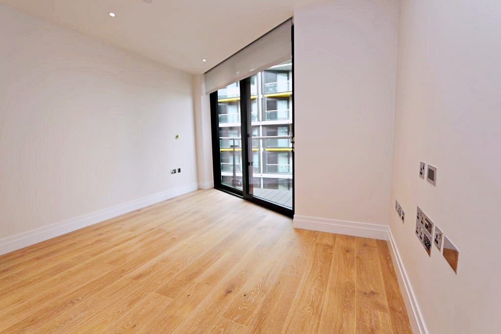Flat Battersea Park Road in Greater London