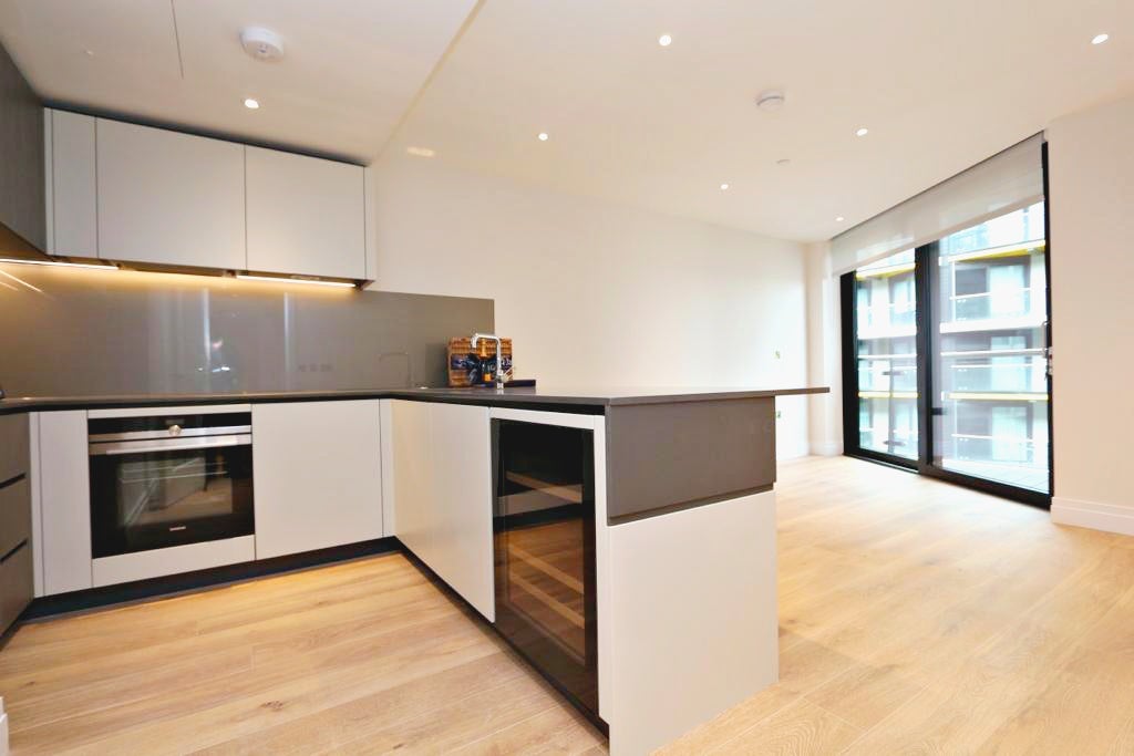 Flat Battersea Park Road in Greater London
