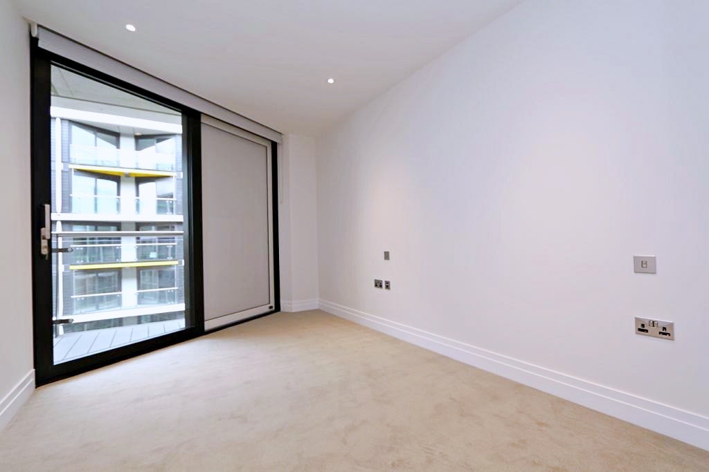 Flat Battersea Park Road in Greater London