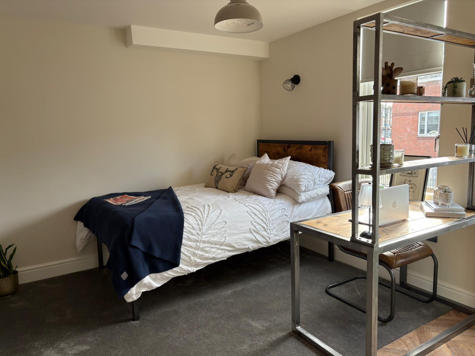 Room Raddlebarn Road in Birmingham