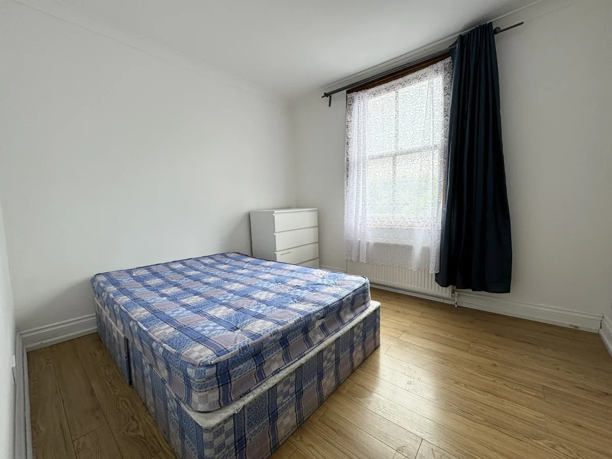 Flat Jackson Road in Greater London