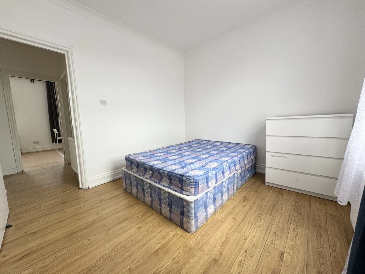 Flat Jackson Road in Greater London