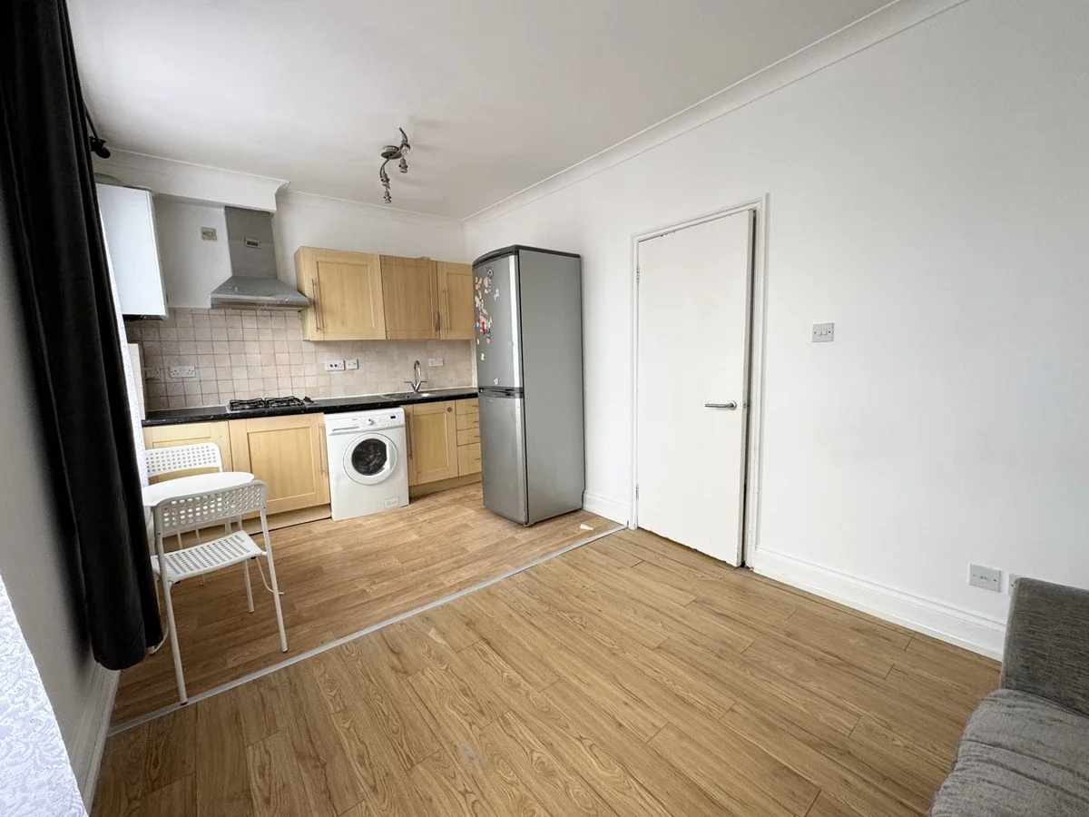 Flat Jackson Road in Greater London