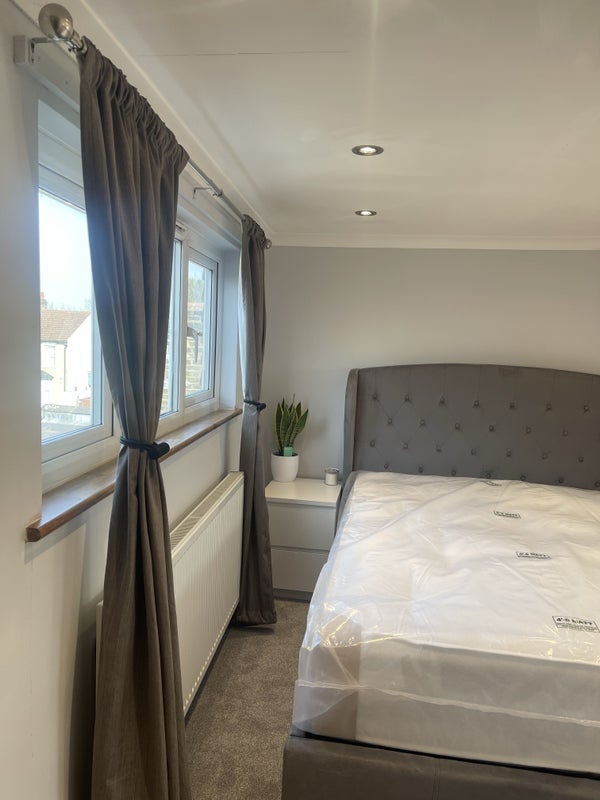 Room Dyson's Road in Greater London