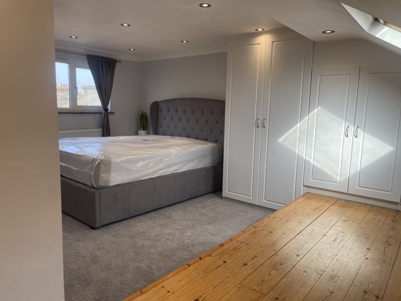 Room Dyson's Road in Greater London