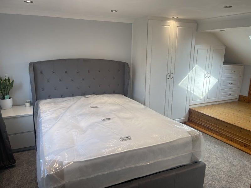 Room Dyson's Road in Greater London