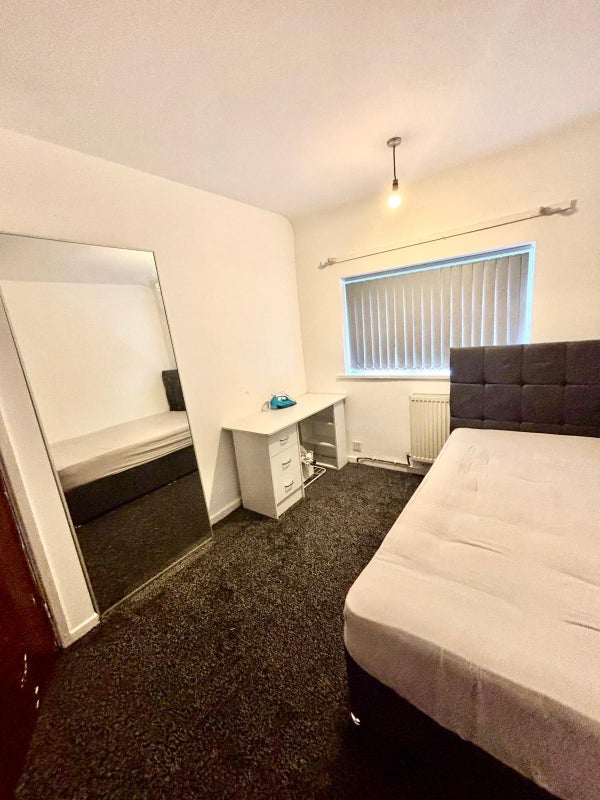Room Sidney Road in Nottingham