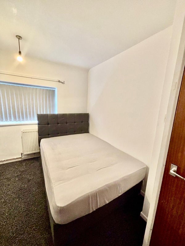 Room Sidney Road in Nottingham
