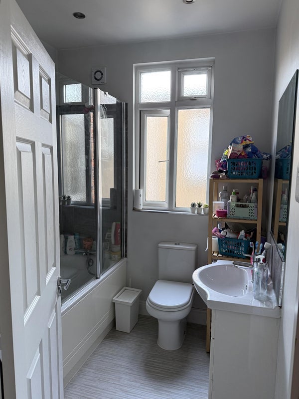Room Chamberlayne Road in Greater London