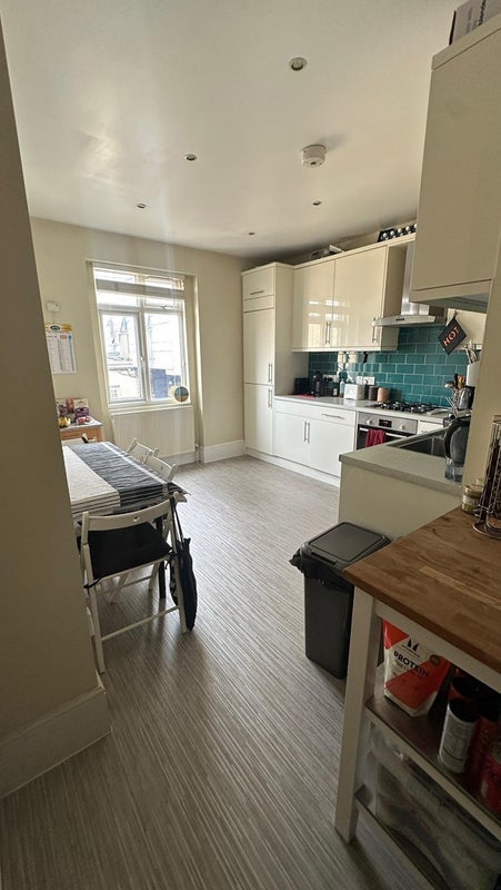Room Chamberlayne Road in Greater London