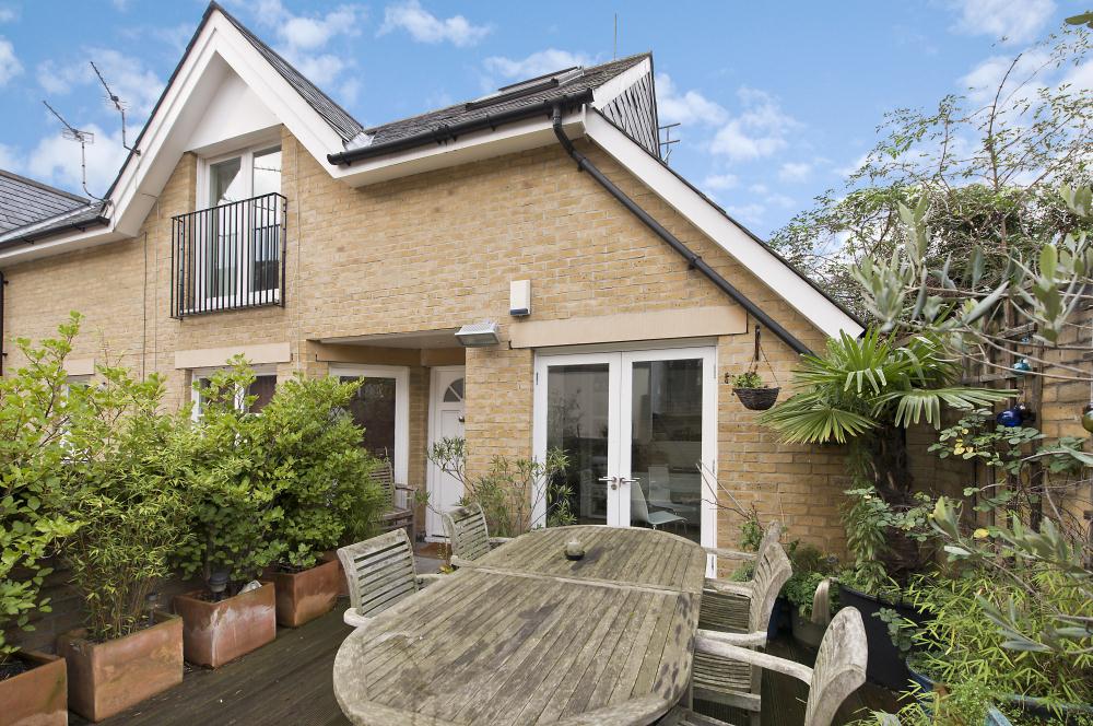 House Landor Road in Greater London