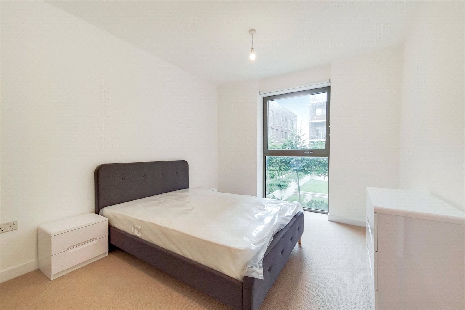 Flat Atlantis Avenue in Greater London