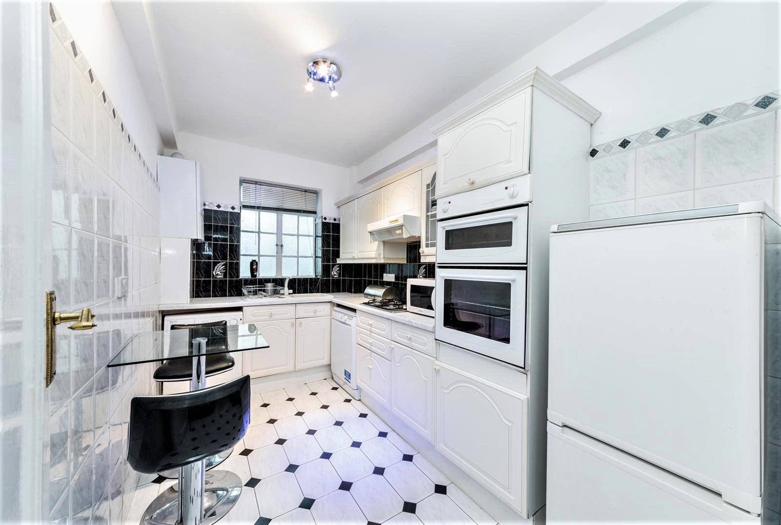 Flat Hinde Street in City of Westminster