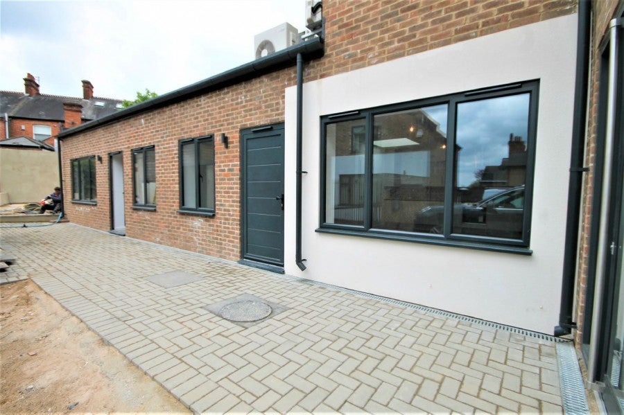 Flat Stanmore Hill in Greater London