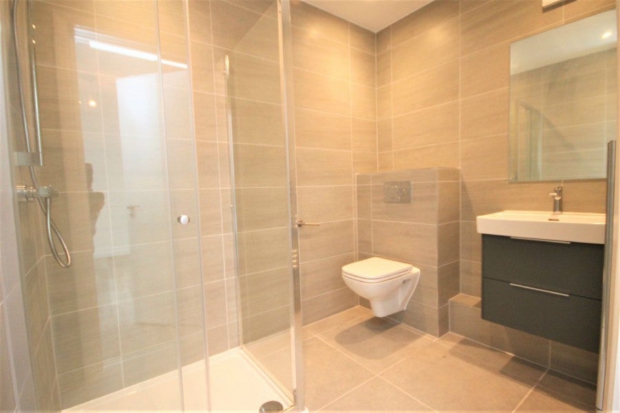 Flat Stanmore Hill in Greater London